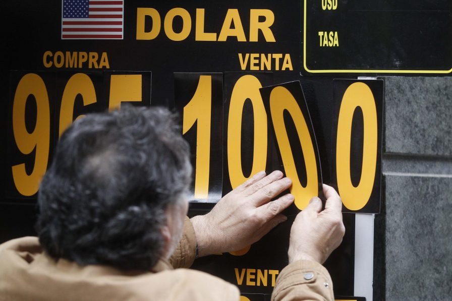 ¡El dólar sigue en picada en Chile y parece que no tiene freno!